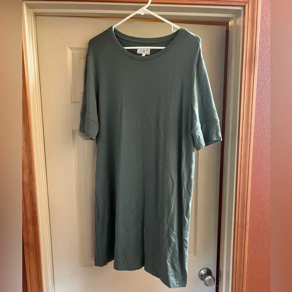 Lou and Grey t-shirt dress